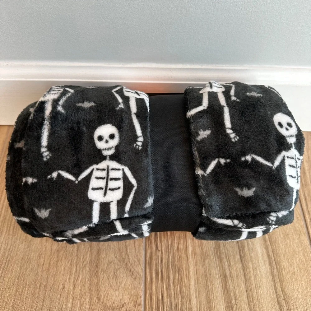 Skeleton Printed Plush Throw Blanket - Hyde & EEK!